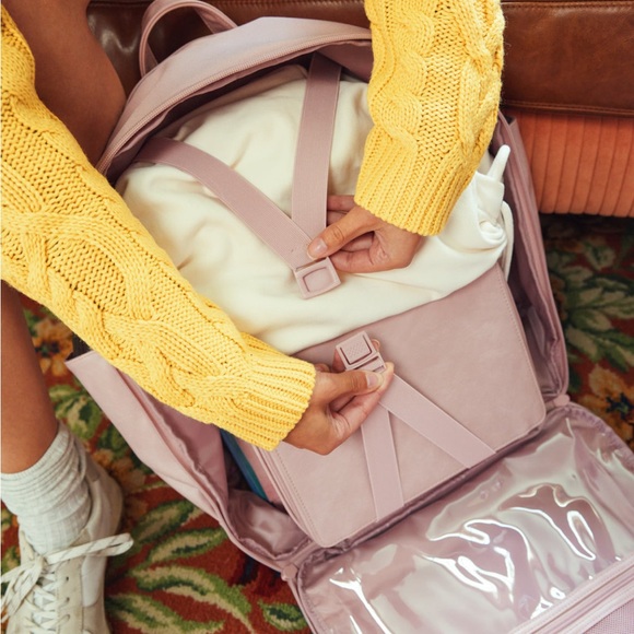 BÉIS “The Travel Backpack” in Atlas Pink - Picture 6 of 6